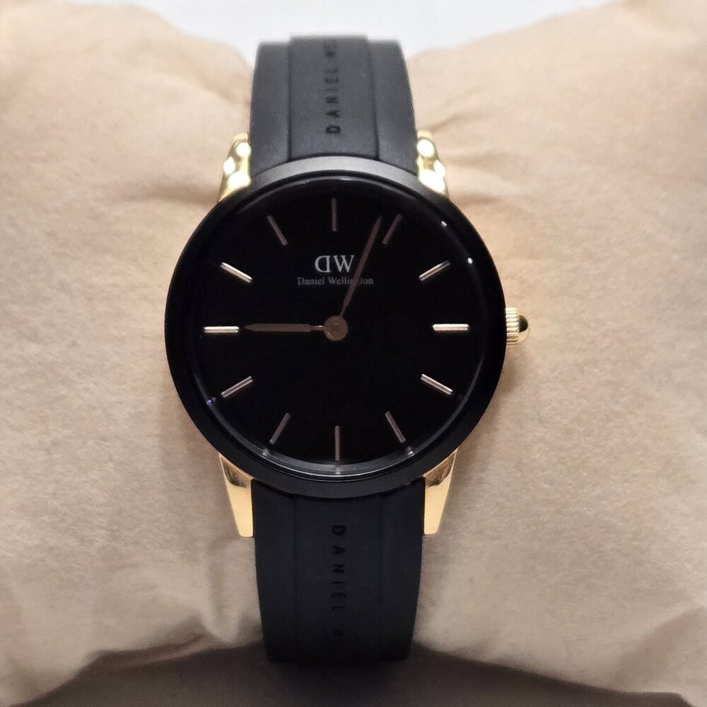 DANIEL WELLINGTON Iconic Motion 32 mm Watch Rose Gold Rubber Strap - Picture 9 of 16